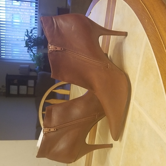 NWOT Bruno Valenti 3' cognac leather pointed toe bootie. Size 11 Unboxed - Picture 2 of 5